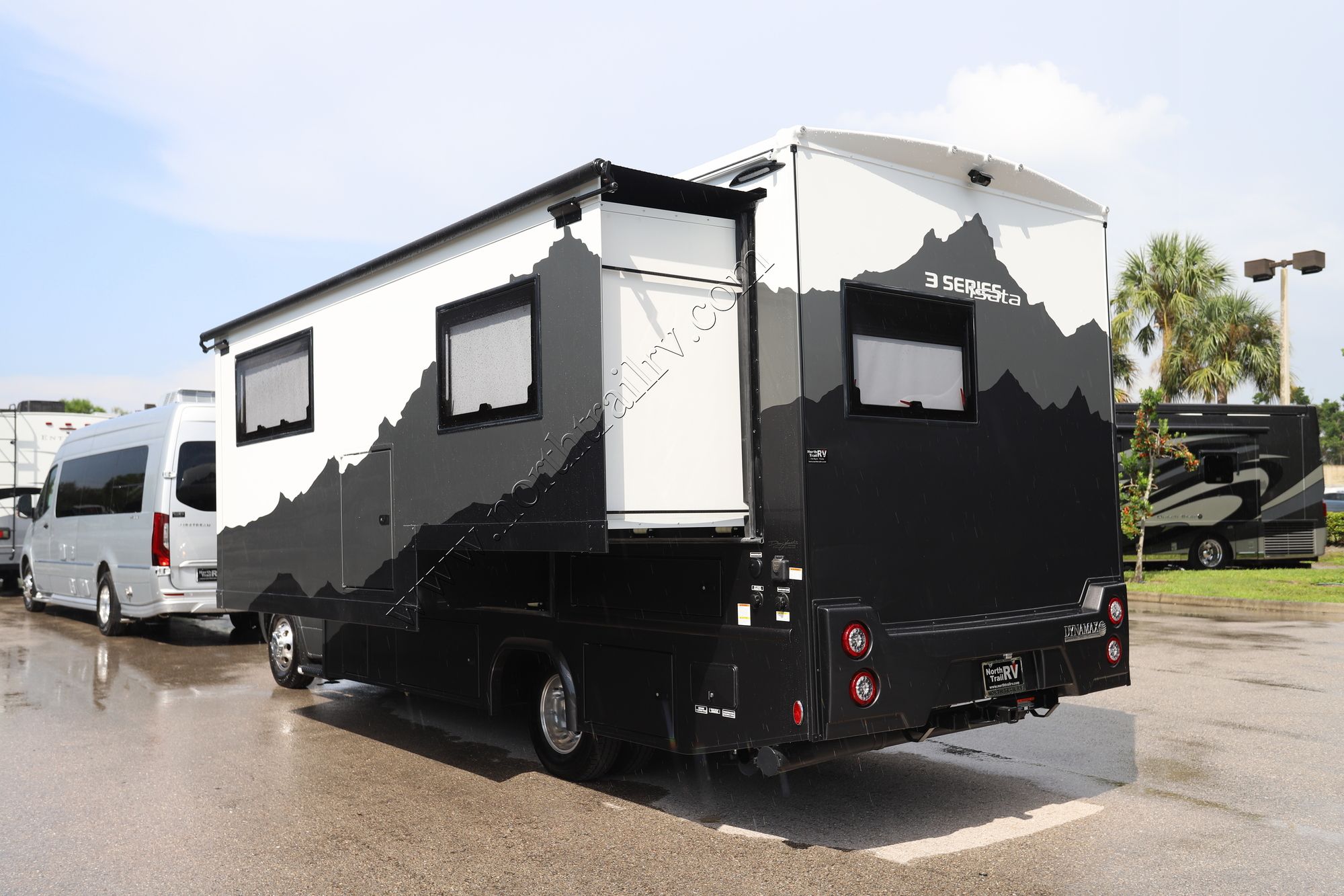 New 2024 Dynamax Isata 3 24FW FREEDOM EDITION Class C  For Sale