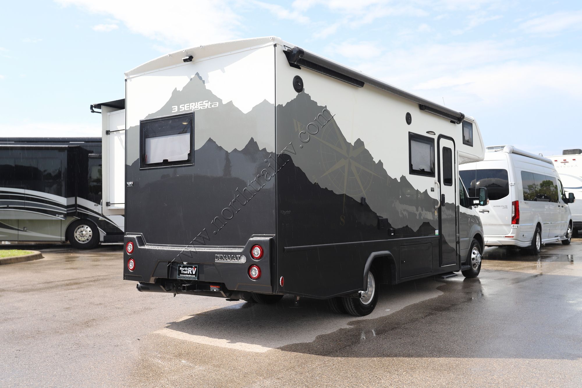 New 2024 Dynamax Isata 3 24FW FREEDOM EDITION Class C  For Sale