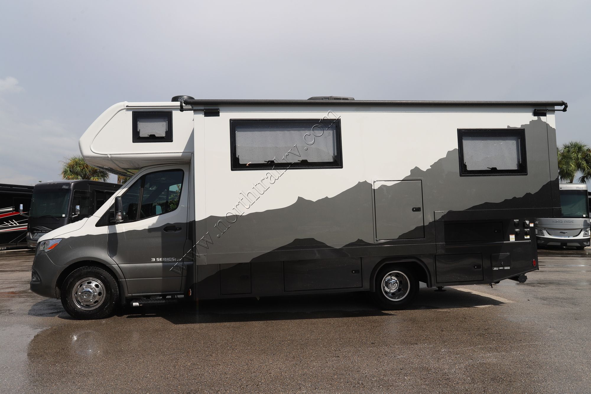 New 2024 Dynamax Isata 3 24FW FREEDOM EDITION Class C  For Sale