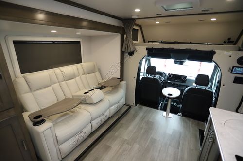 2024 Dynamax Isata 3 24FW FREEDOM EDITION