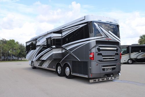 2024 Newmar London Aire 4551