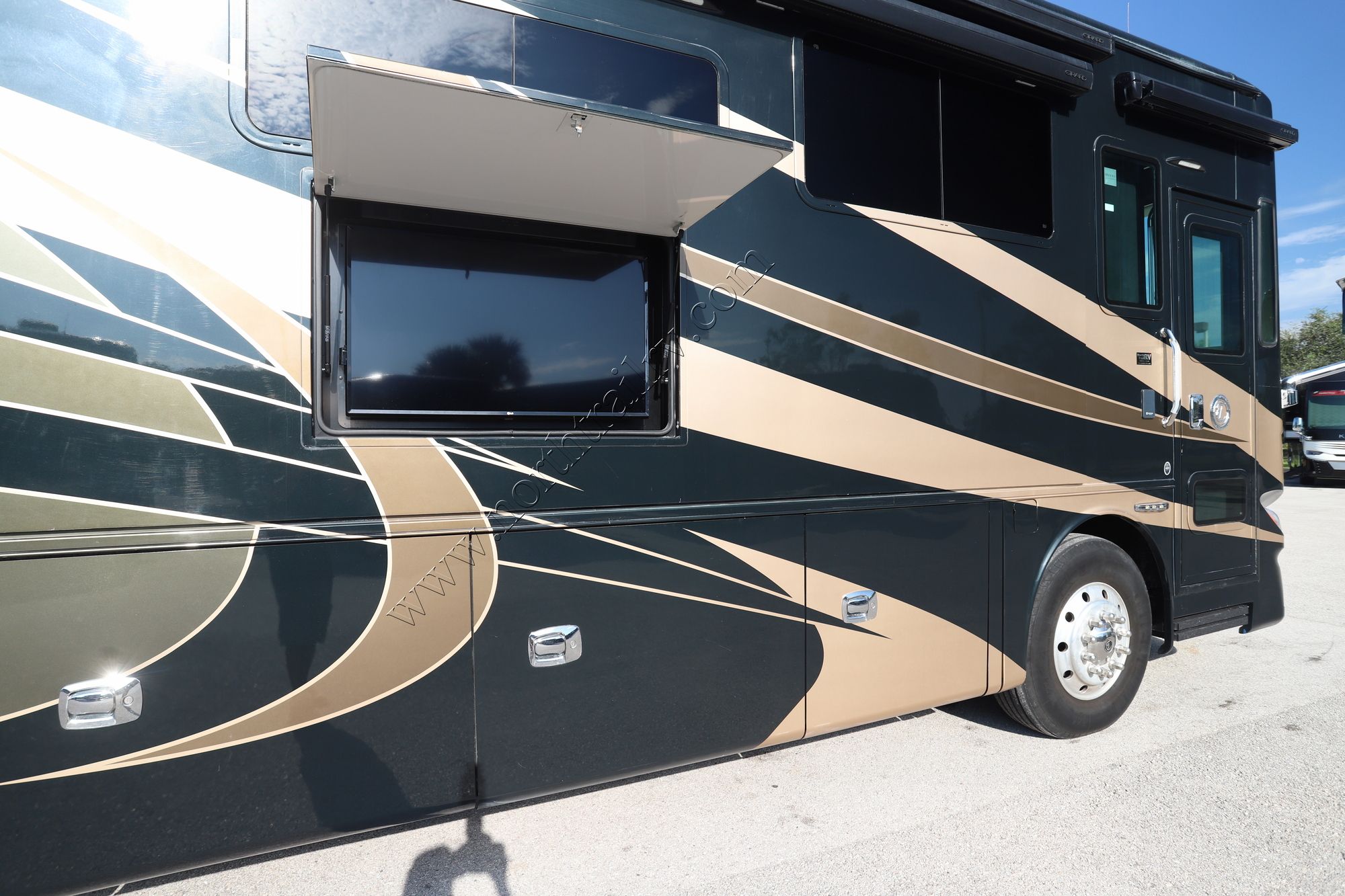 Used 2019 Tiffin Motor Homes Phaeton 40IH Class A  For Sale