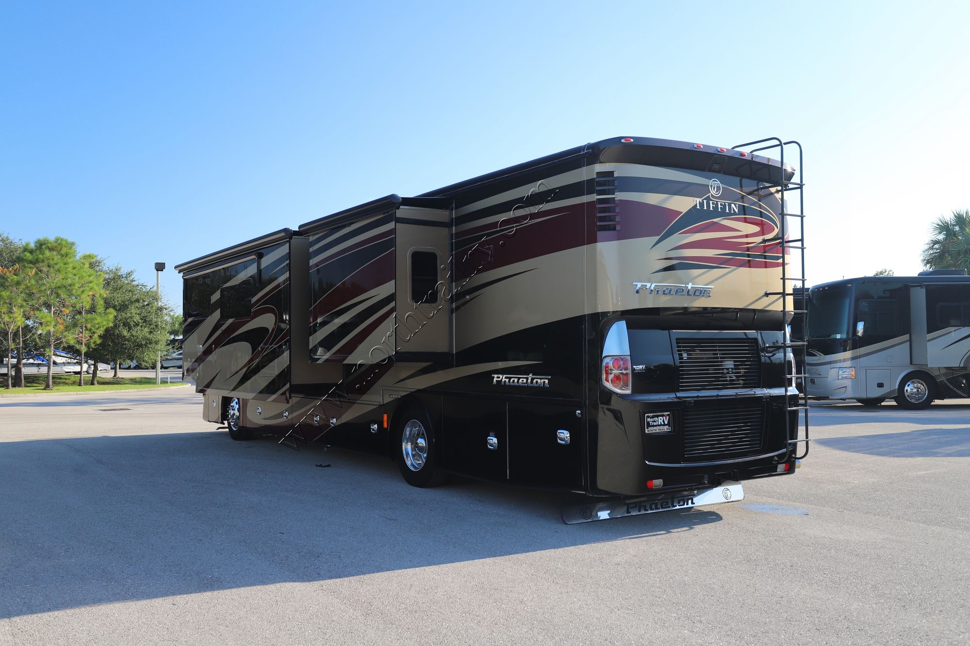 Used 2018 Tiffin Motor Homes Phaeton 40QBH Class A  For Sale