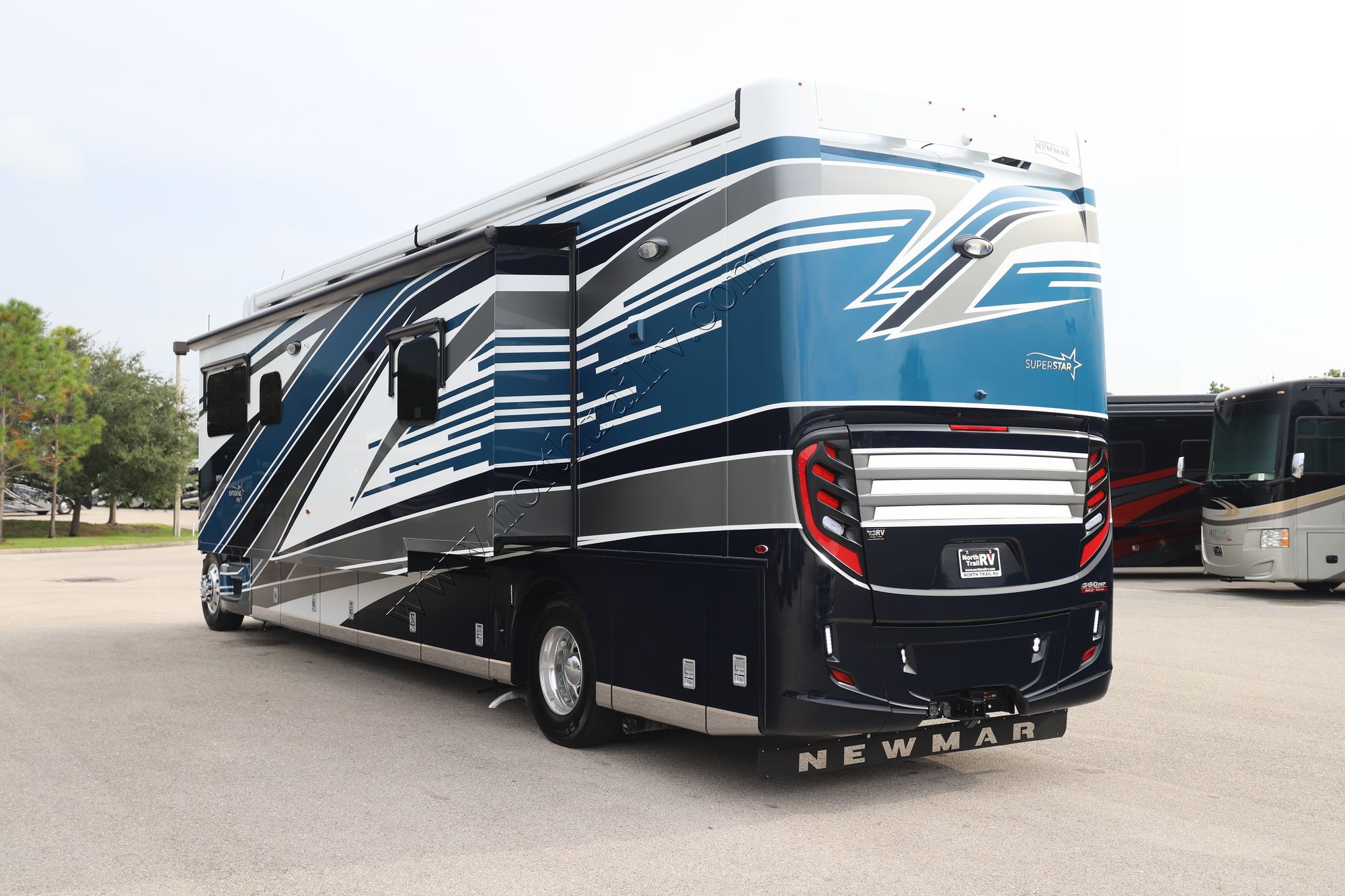 New 2023 Newmar Super Star 4059 Super C  For Sale