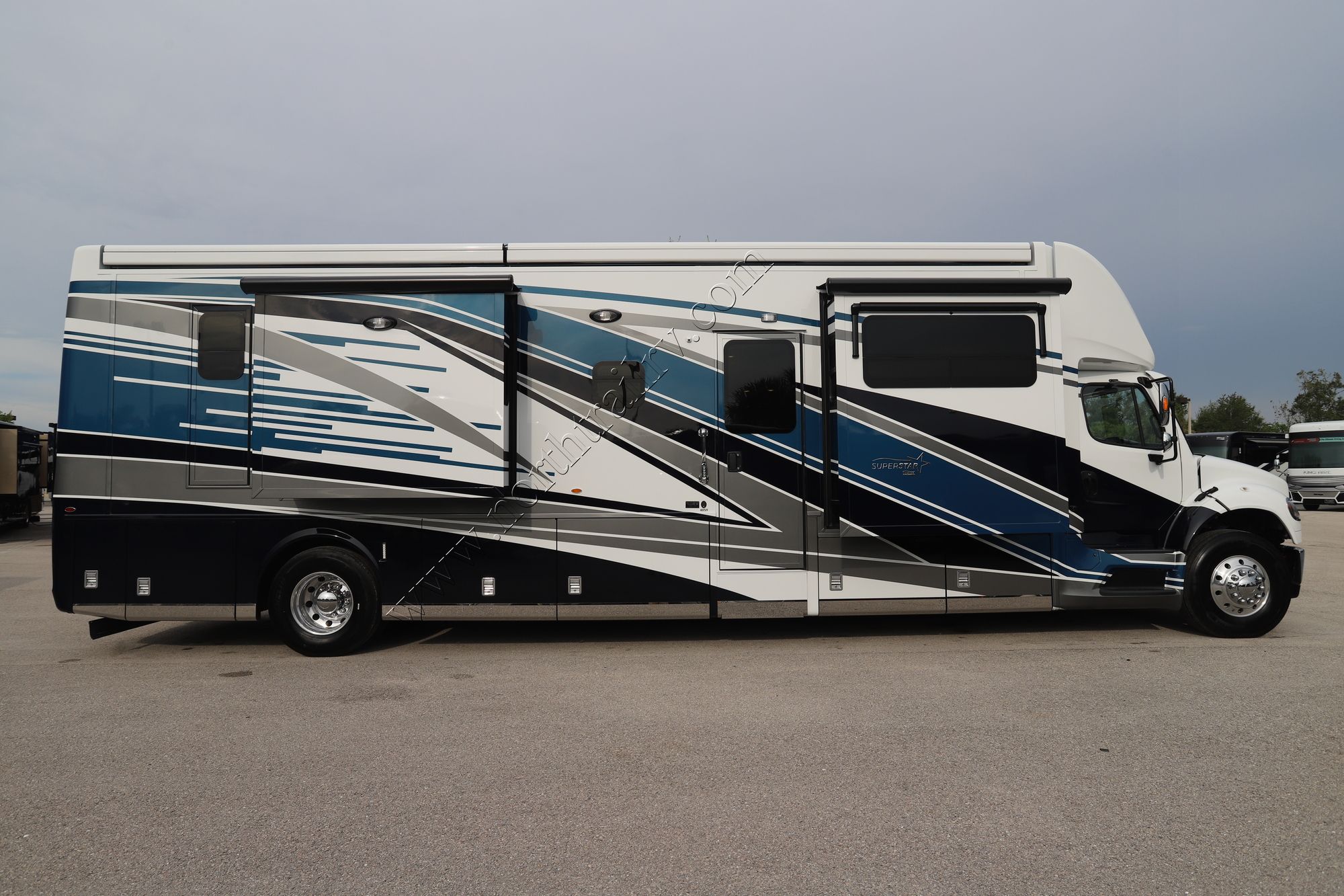 New 2023 Newmar Super Star 4059 Super C  For Sale