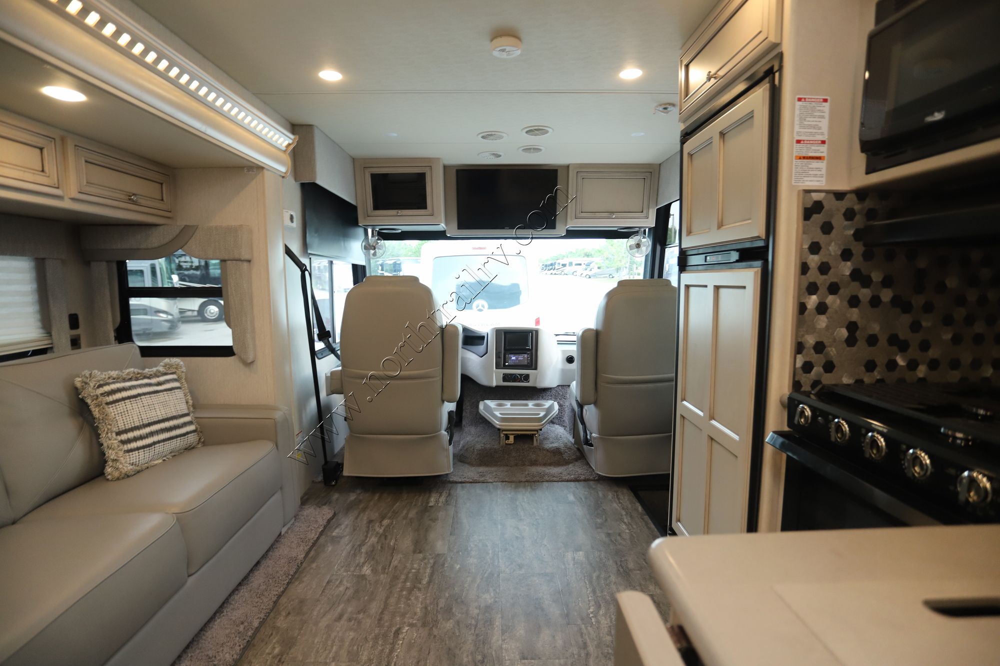 Used 2021 Newmar Bay Star Sport 2702 Class A  For Sale