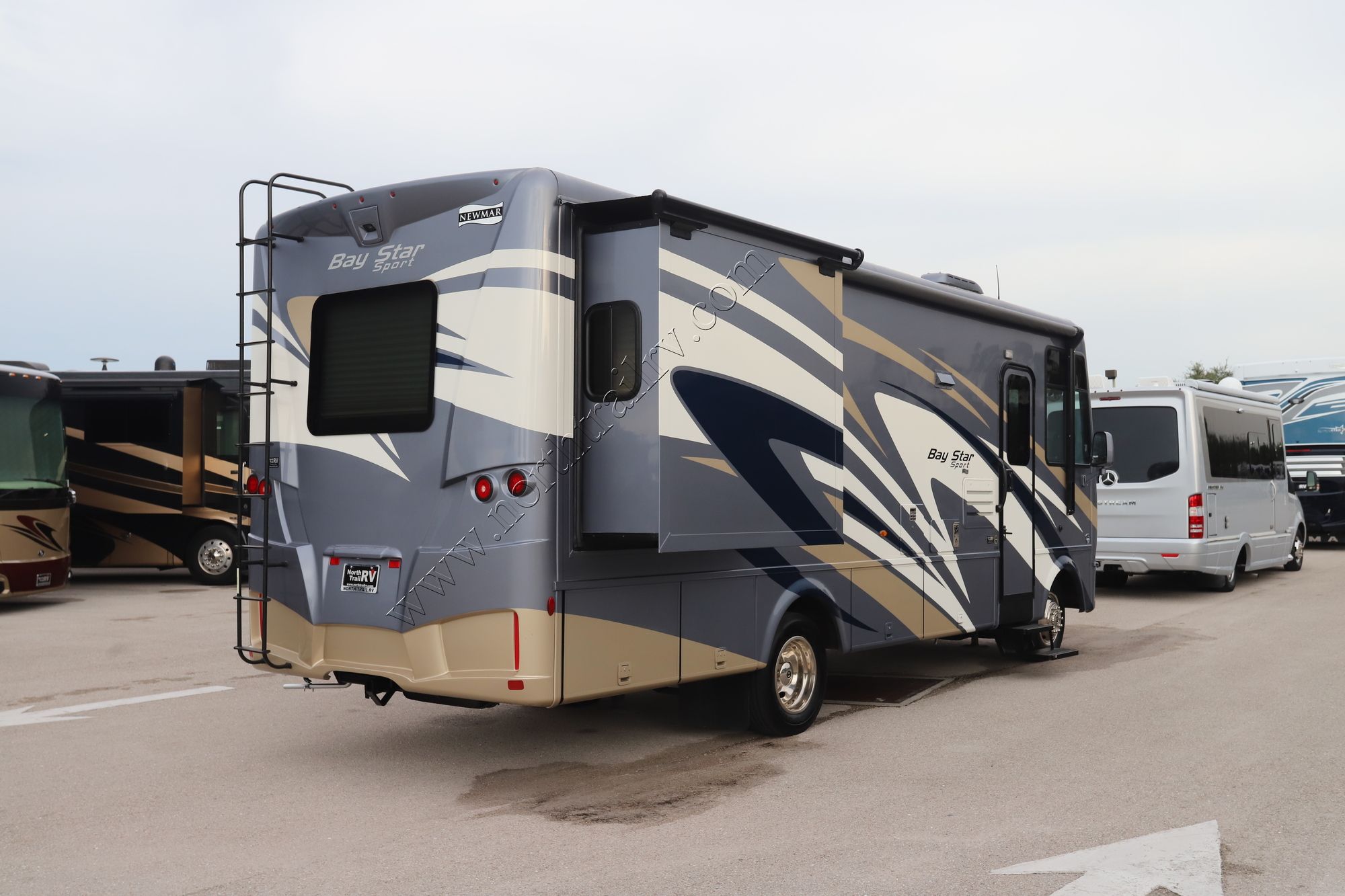 Used 2021 Newmar Bay Star Sport 2702 Class A  For Sale