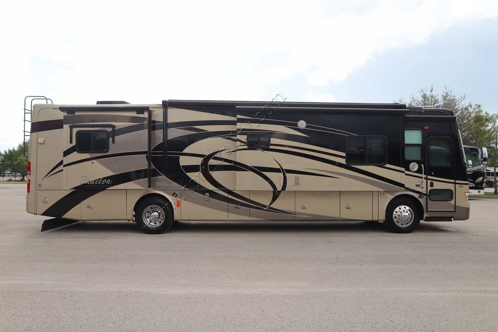 Used 2008 Tiffin Motor Homes Phaeton 40QTH Class A  For Sale