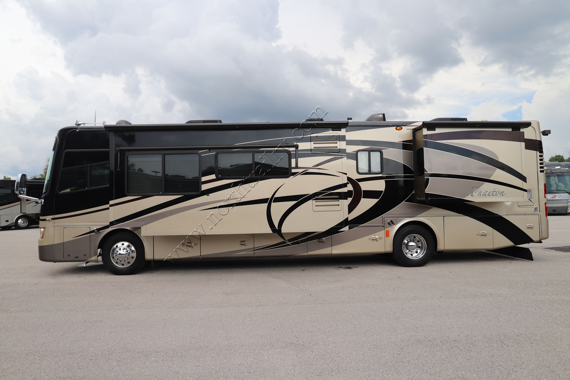 Used 2008 Tiffin Motor Homes Phaeton 40QTH Class A  For Sale