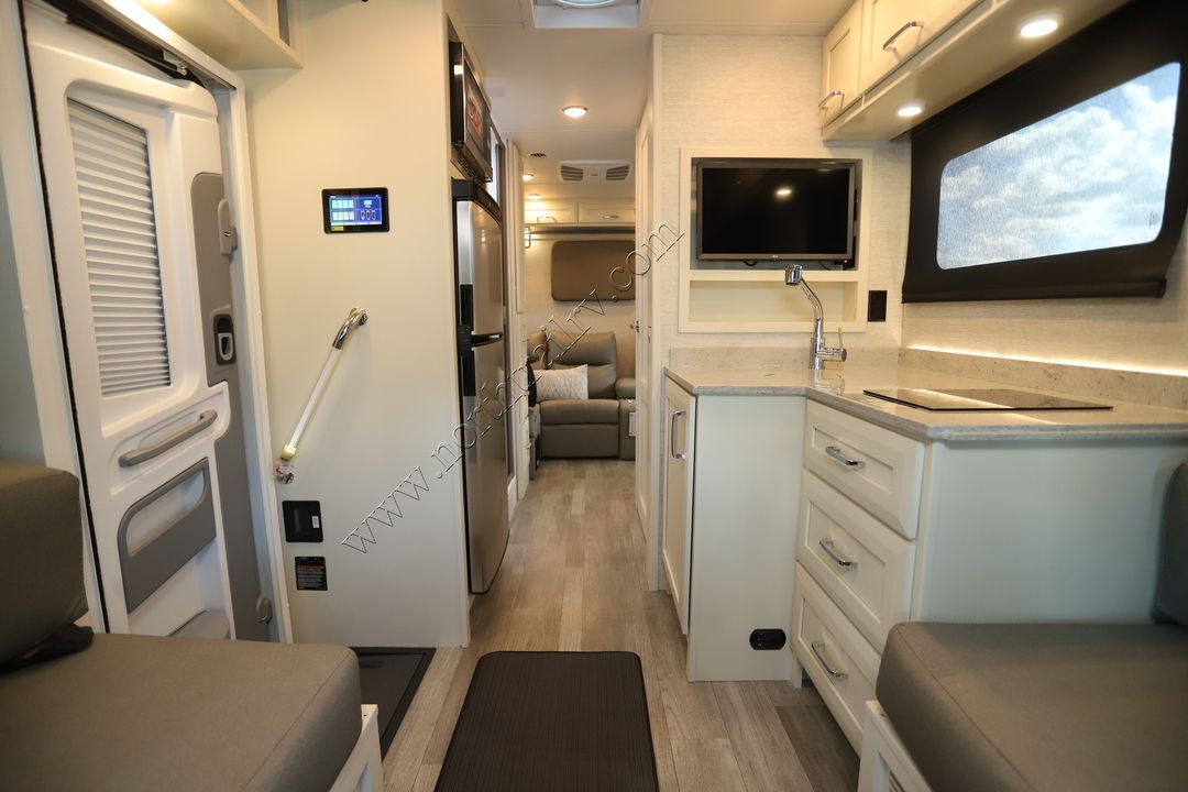 2024 Tiffin Motor Homes Wayfarer 25RLW 15663