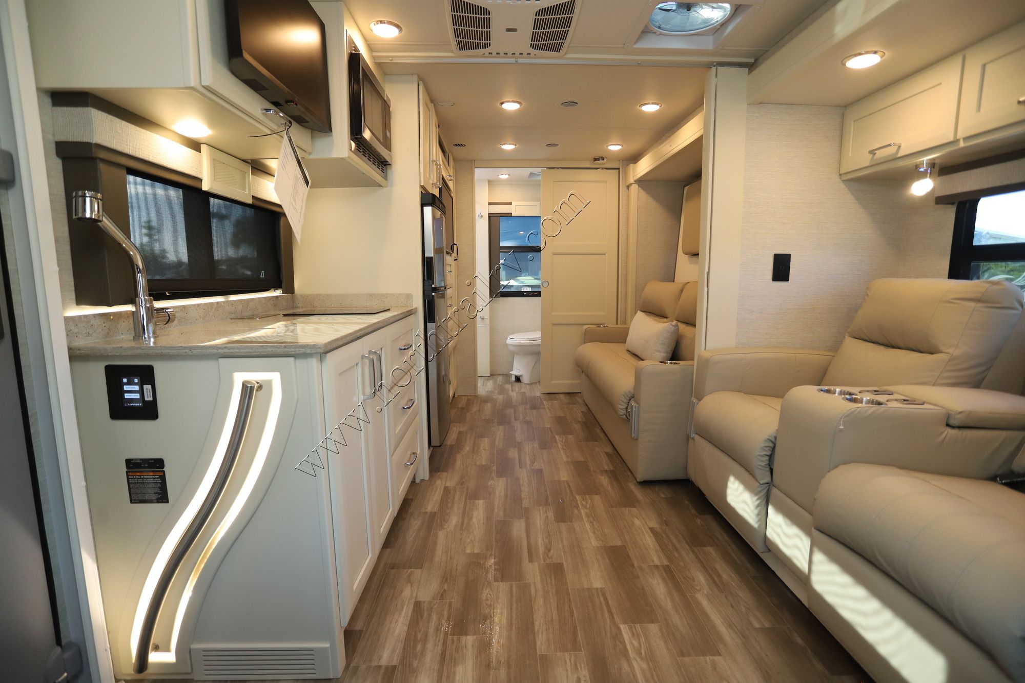 New 2024 Tiffin Motor Homes Wayfarer 25RW Class C  For Sale