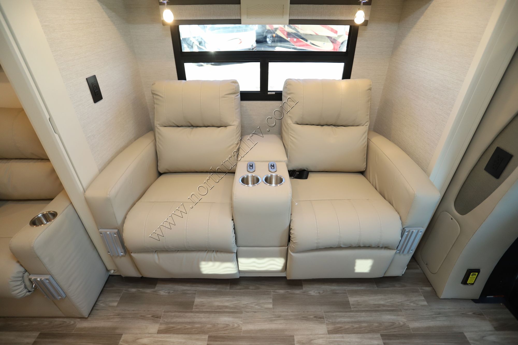 New 2024 Tiffin Motor Homes Wayfarer 25RW Class C  For Sale