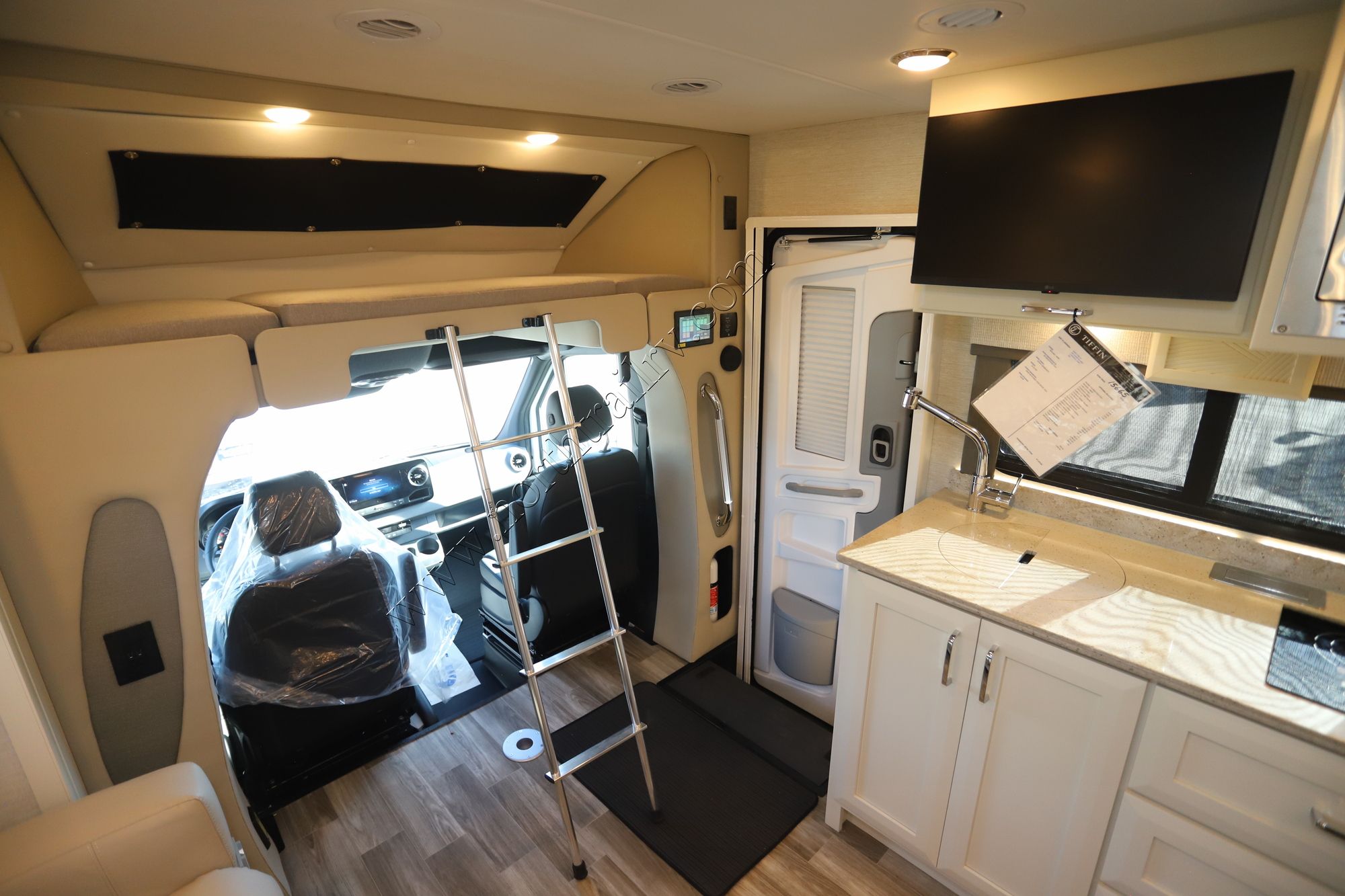 New 2024 Tiffin Motor Homes Wayfarer 25RW Class C  For Sale