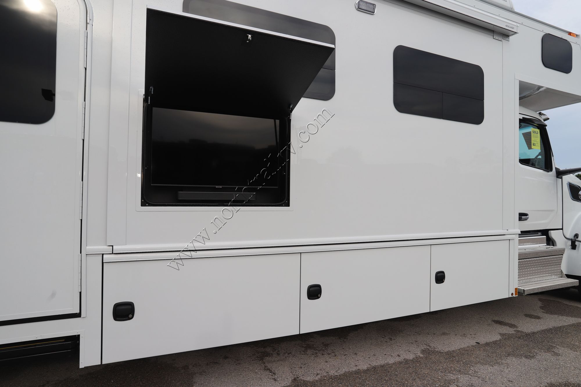 New 2024 Renegade Rv Classic 43CMD Super C  For Sale