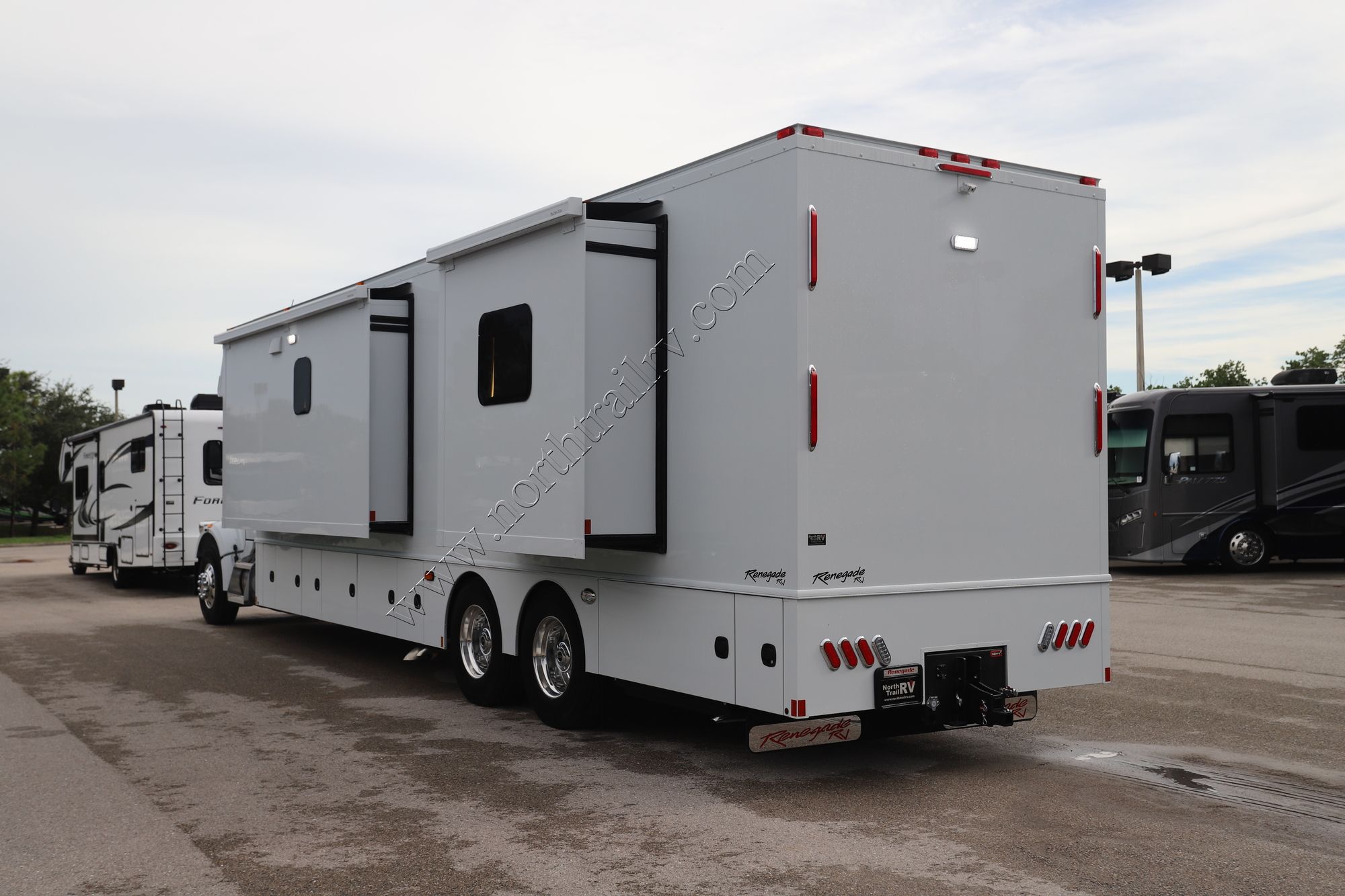 New 2024 Renegade Rv Classic 43CMD Super C  For Sale