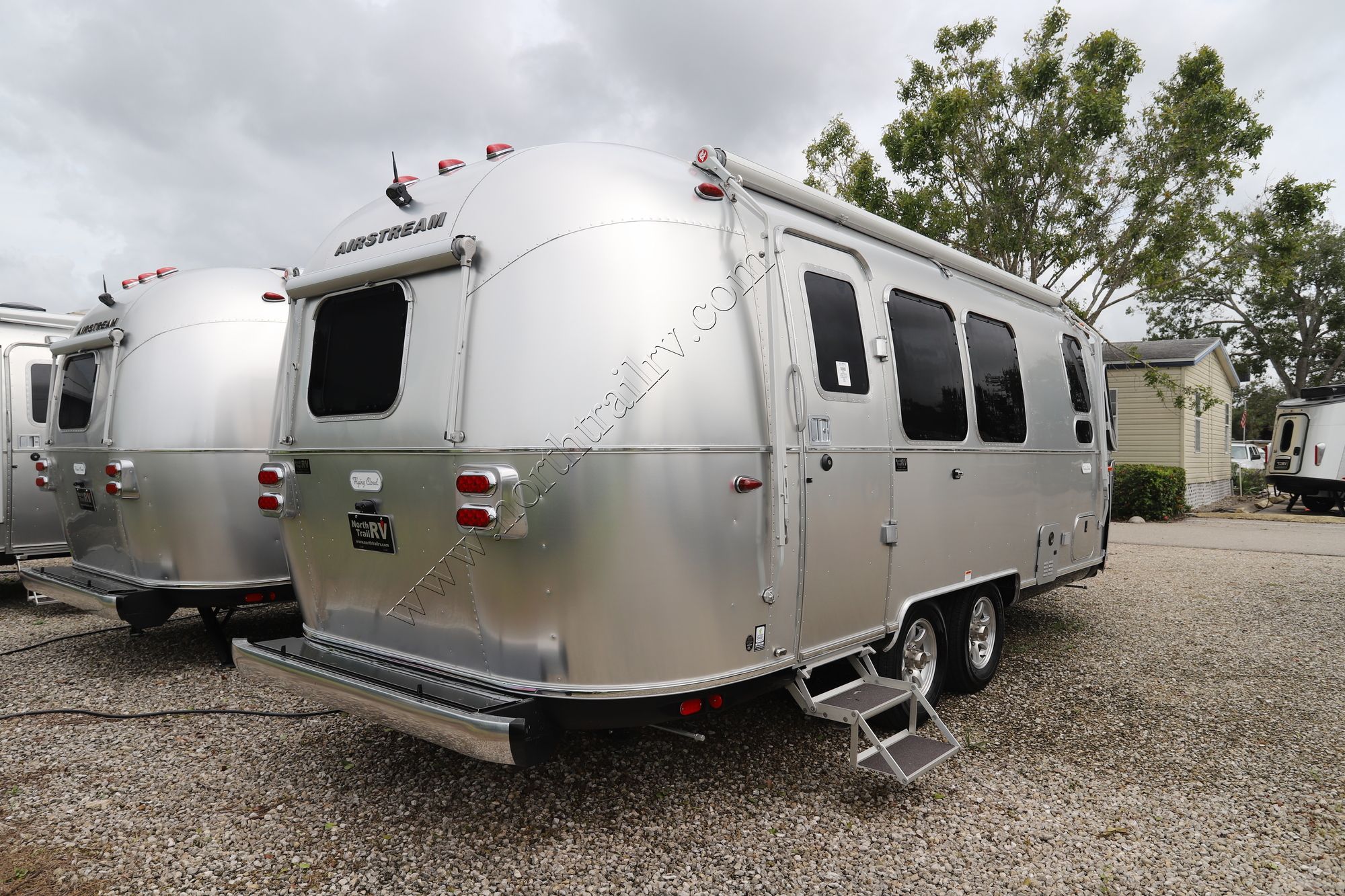 New 2024 Airstream Flying Cloud 23FB Travel Trailer  For Sale