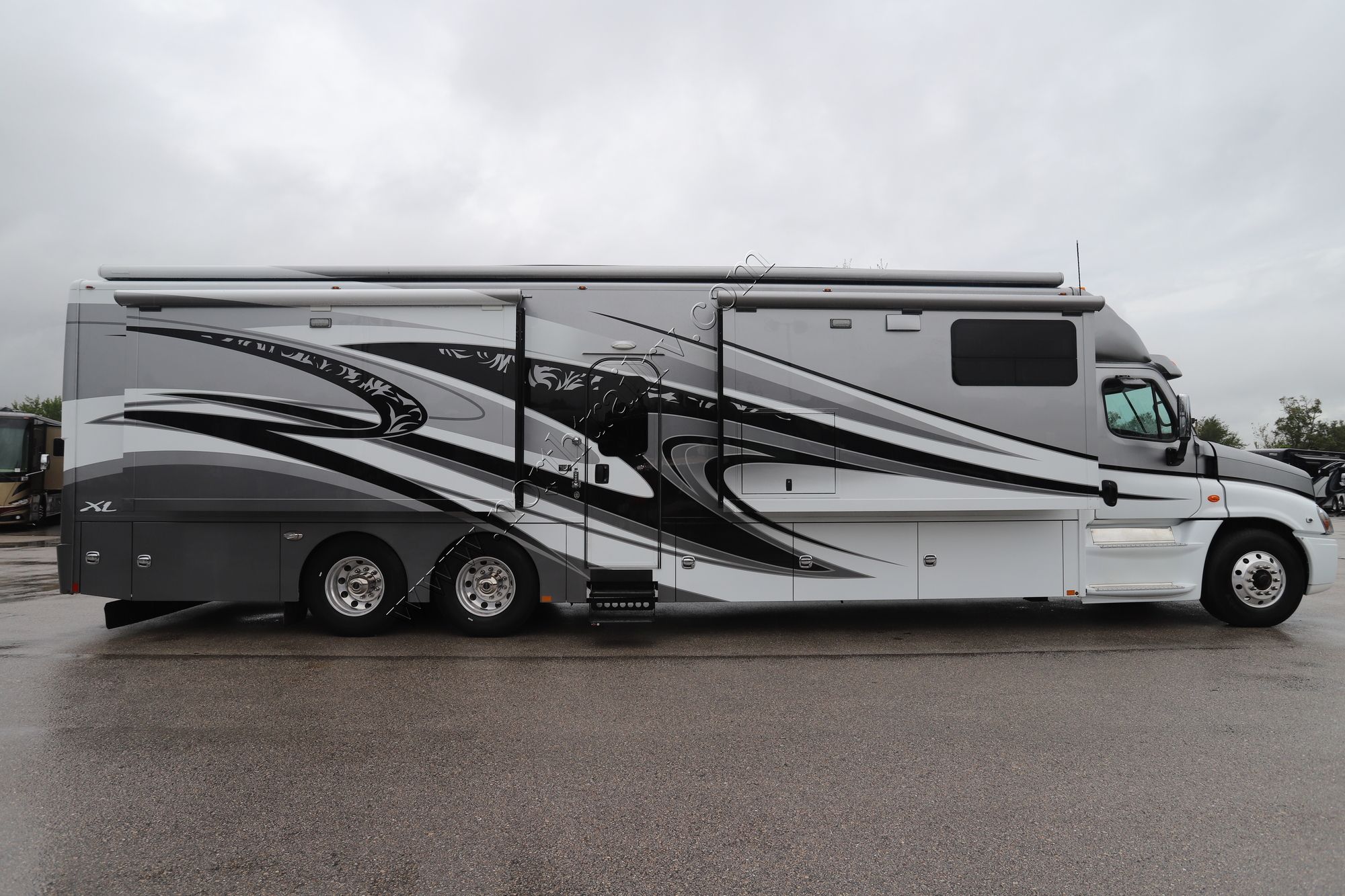 Used 2018 Renegade Rv Xl 45QS Super C  For Sale