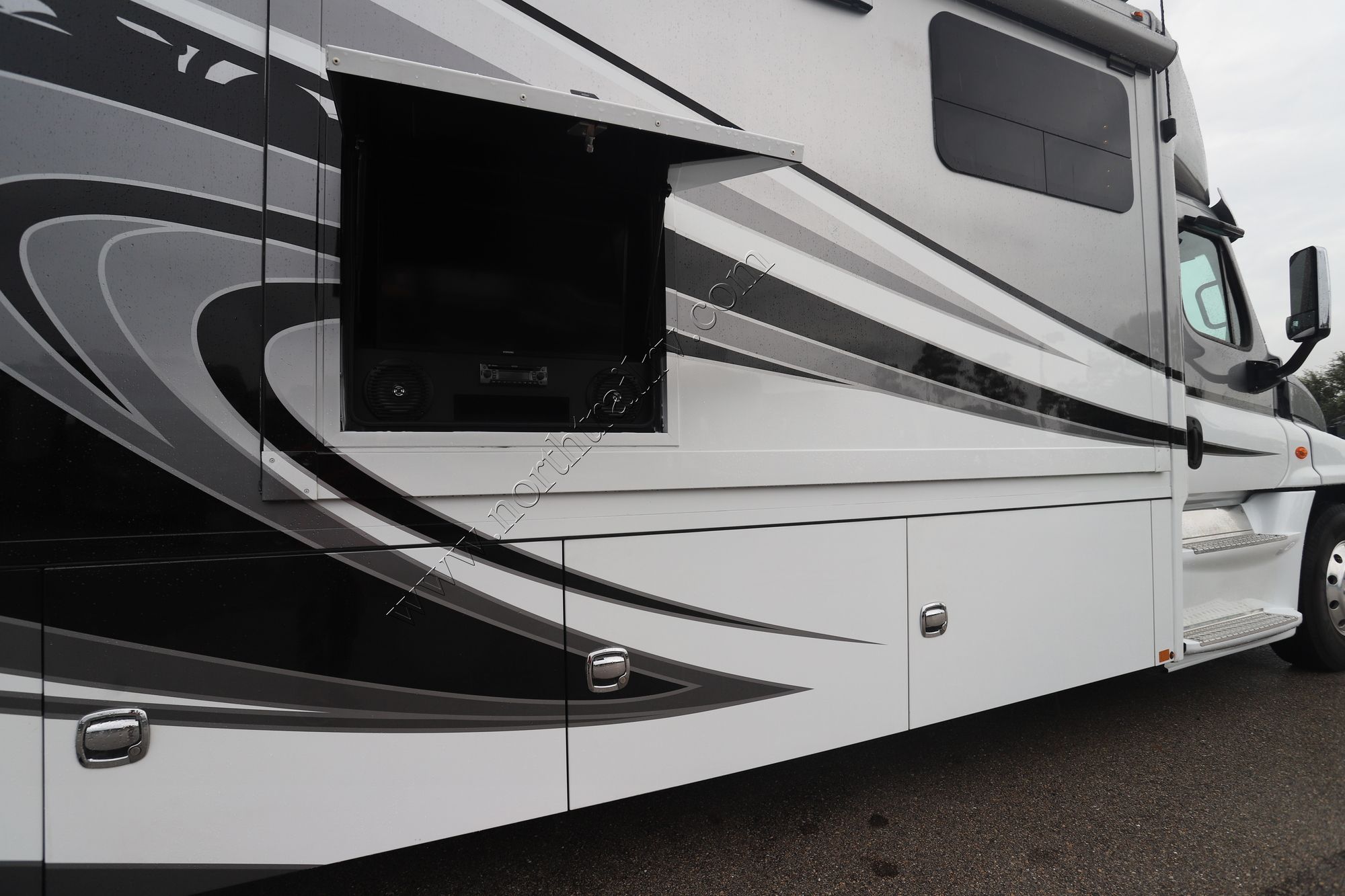 Used 2018 Renegade Rv Xl 45QS Super C  For Sale