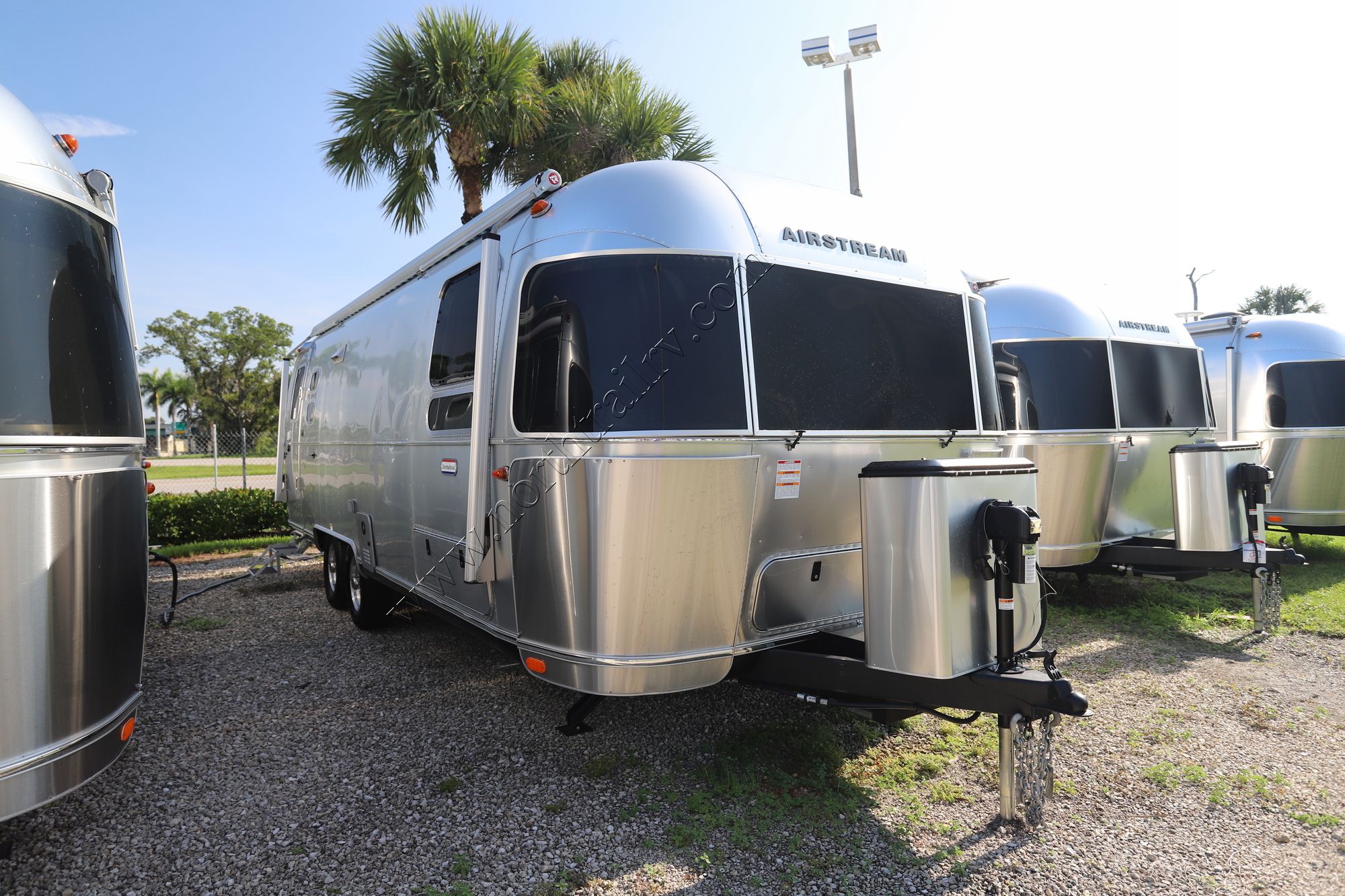 Used 2023 Airstream International 27FB TWIN Travel Trailer  For Sale