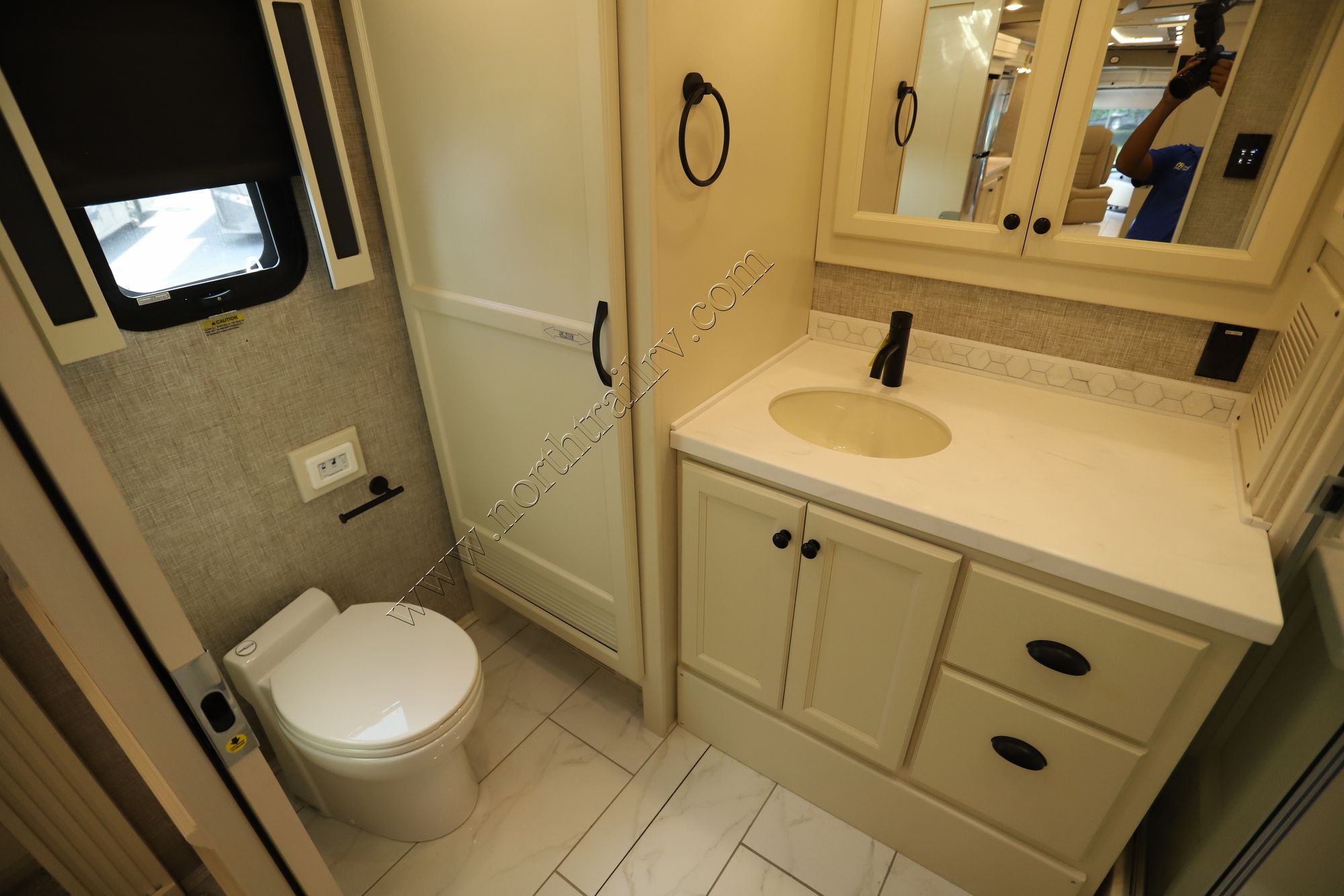 New 2024 Tiffin Motor Homes Allegro Red 37BA Class A  For Sale