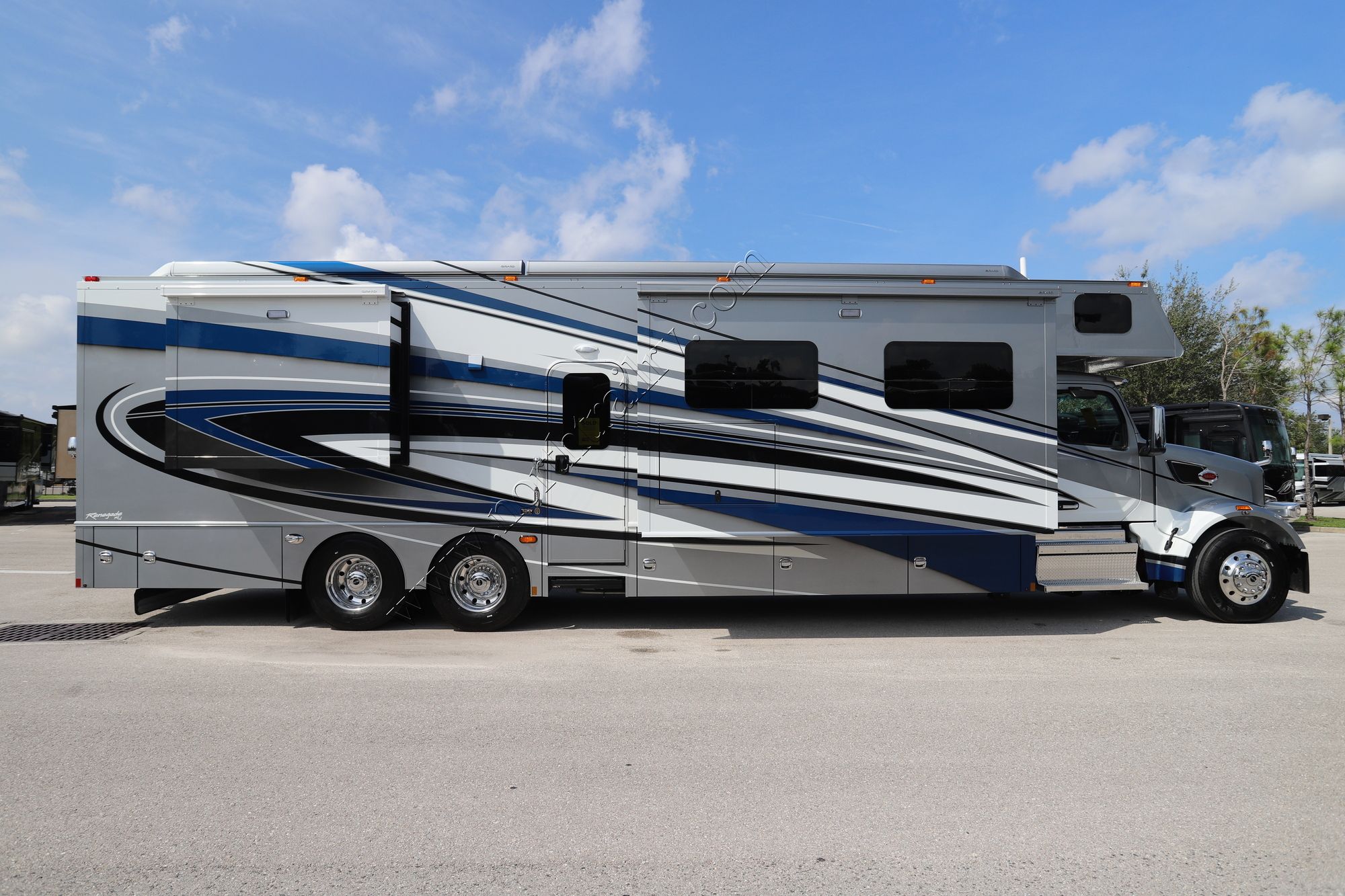 New 2024 Renegade Rv Classic 43CMD Super C  For Sale