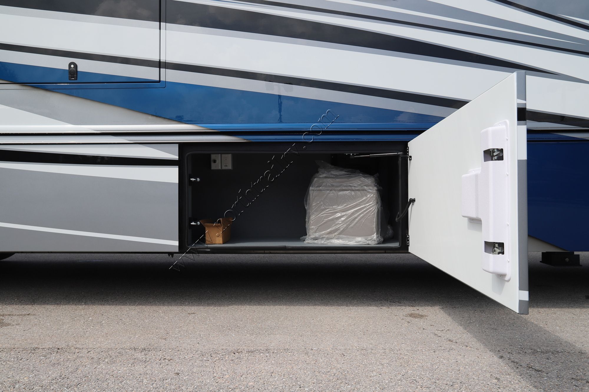 New 2024 Renegade Rv Classic 43CMD Super C  For Sale