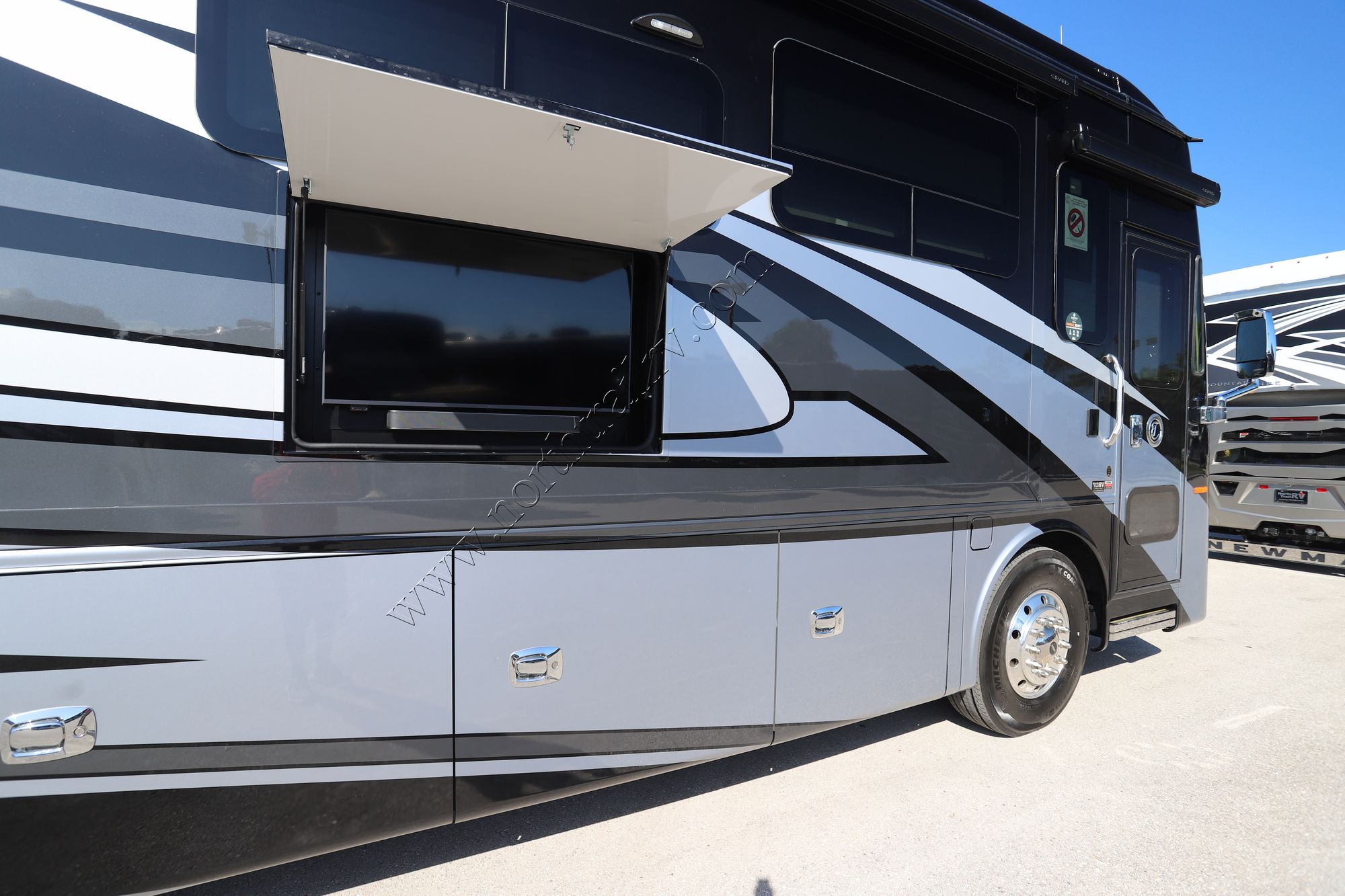 New 2024 Tiffin Motor Homes Phaeton 40IH Class A  For Sale