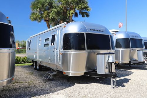 2019 Airstream Flying Cloud 30RB