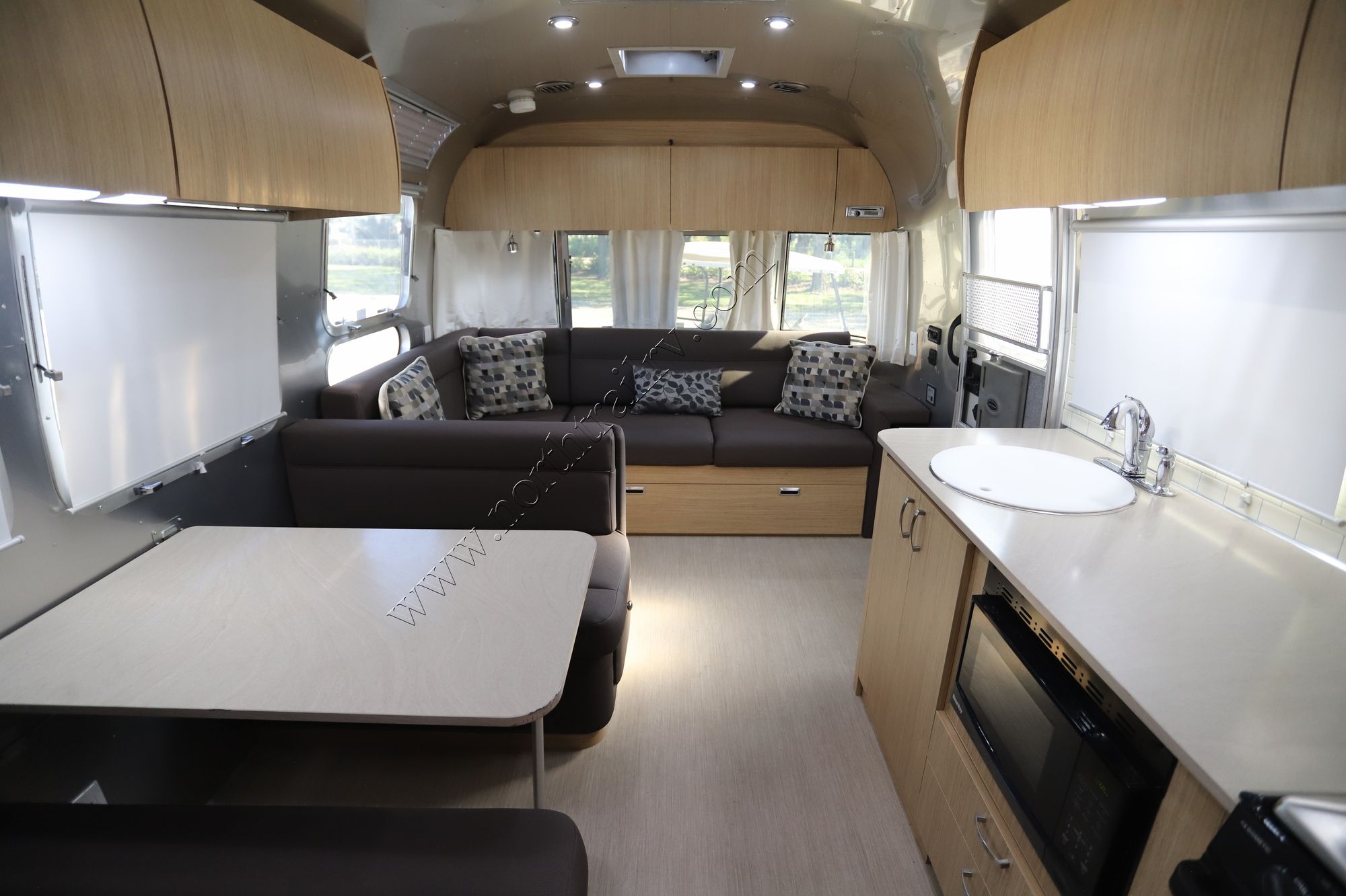 2019 Airstream Flying Cloud 30RB Travel Trailer Used  For Sale