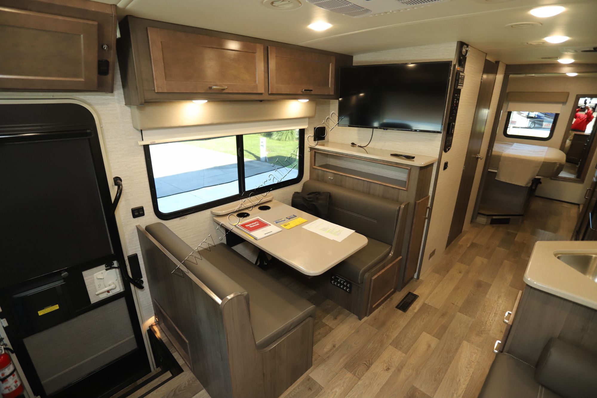 Used 2020 Winnebago Sun Star 29V Class A  For Sale