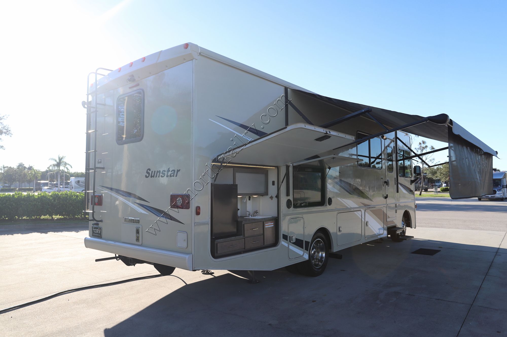 Used 2020 Winnebago Sun Star 29V Class A  For Sale