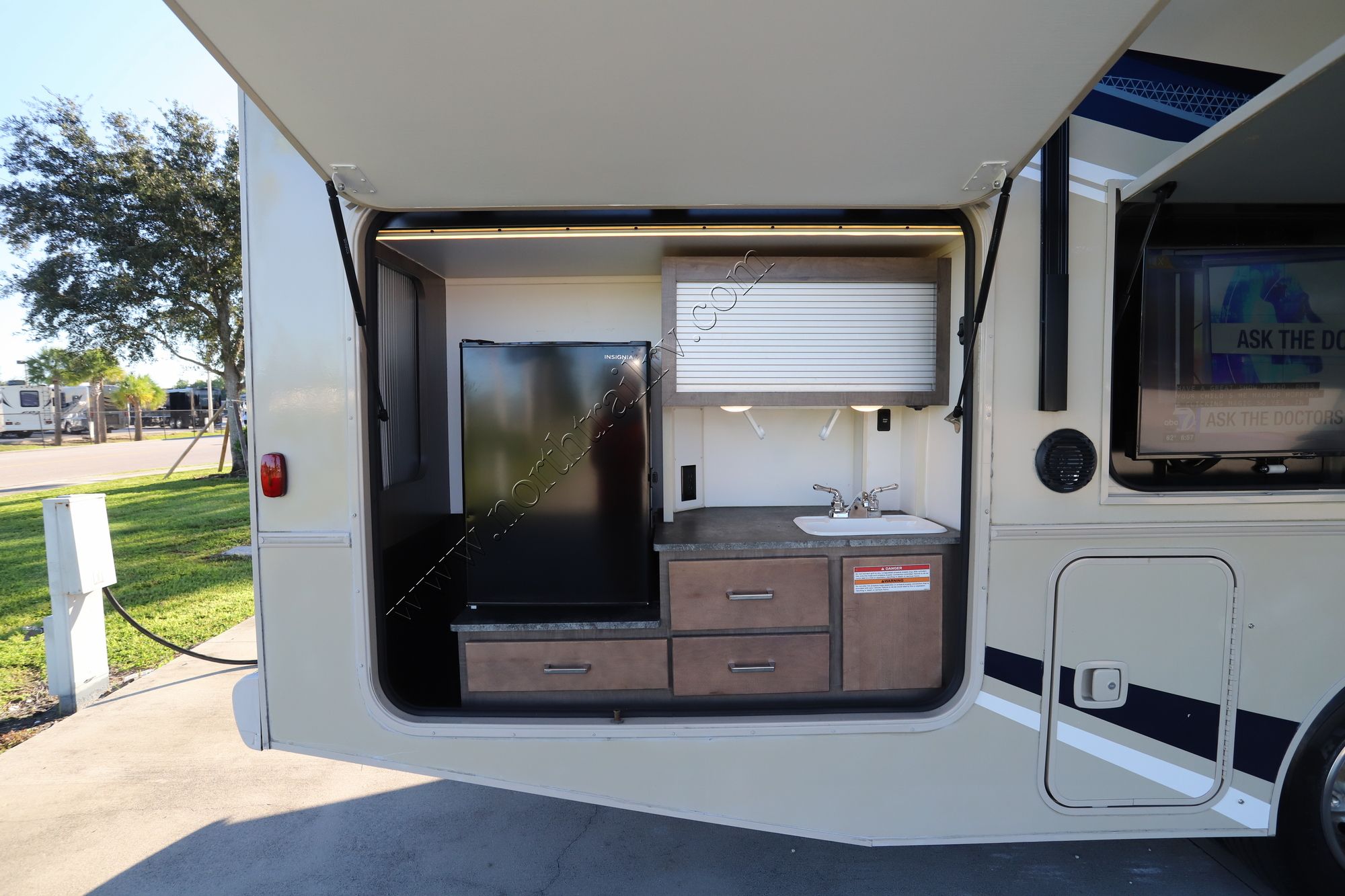 Used 2020 Winnebago Sun Star 29V Class A  For Sale