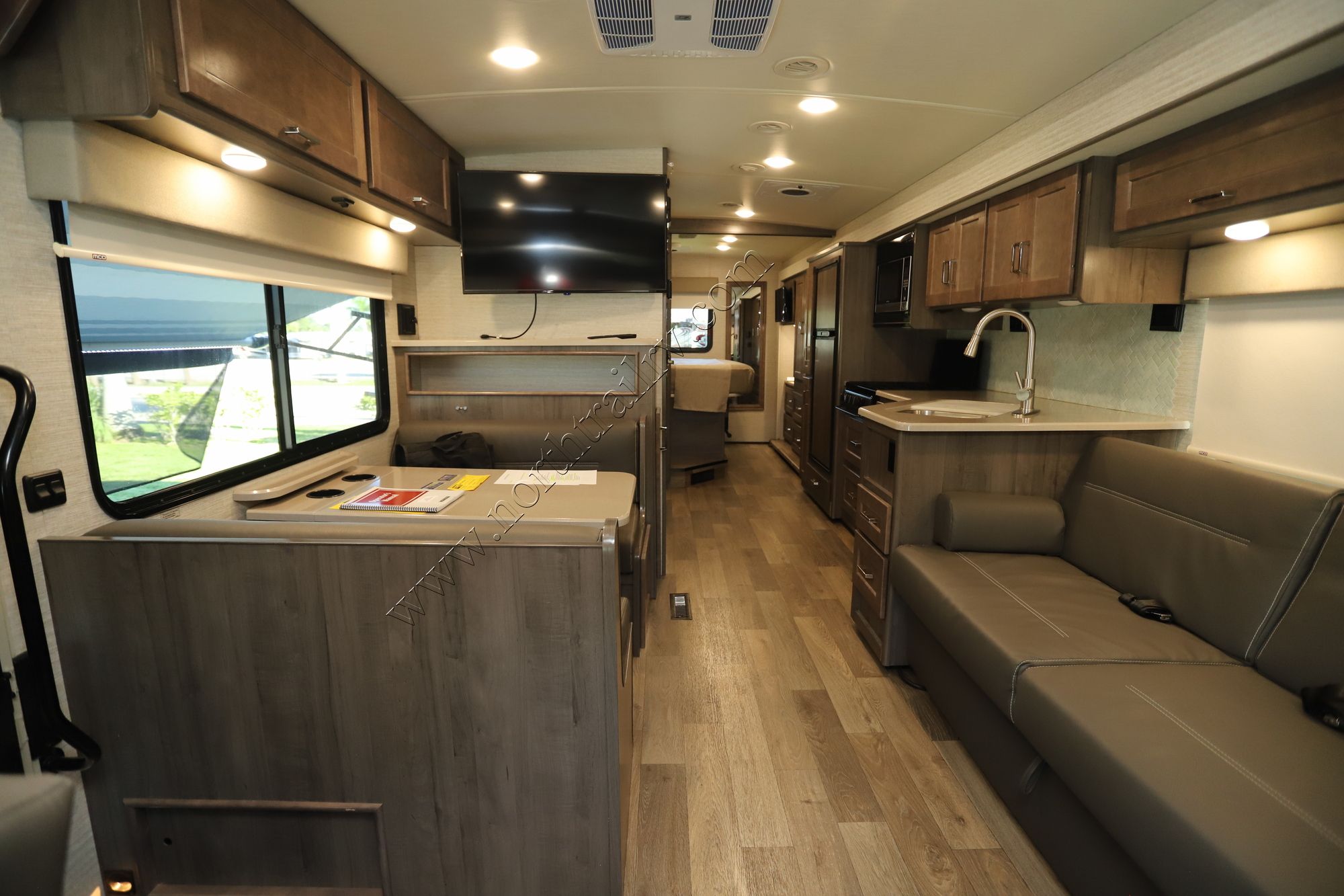 Used 2020 Winnebago Sun Star 29V Class A  For Sale