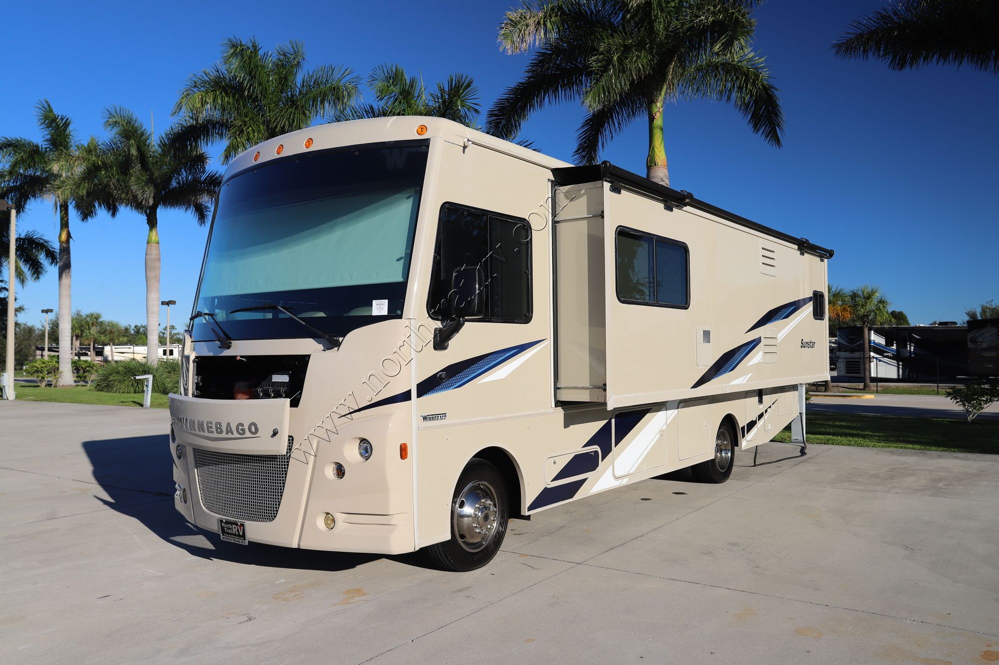 Used 2020 Winnebago Sun Star 29V Class A  For Sale