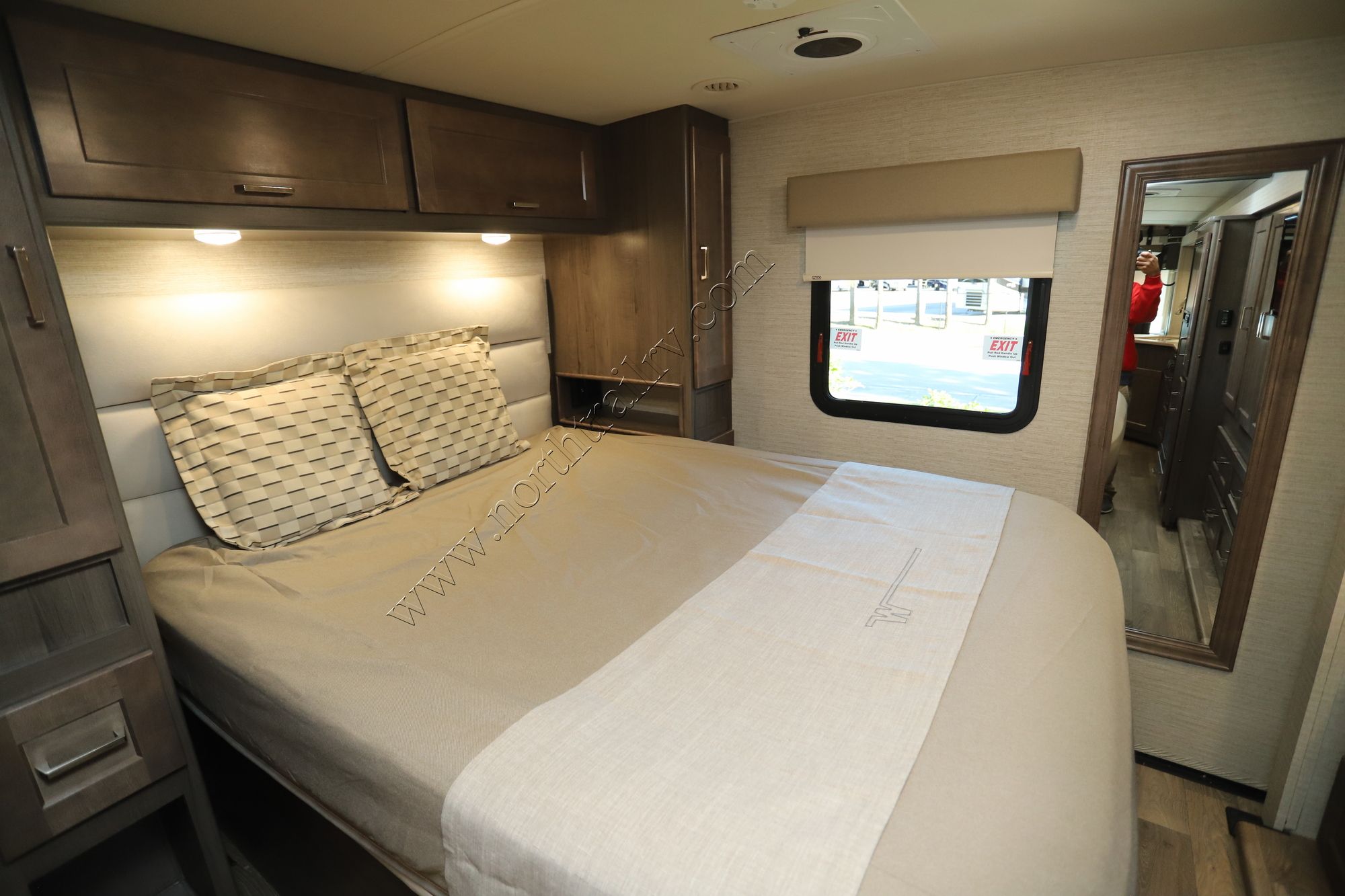 Used 2020 Winnebago Sun Star 29V Class A  For Sale