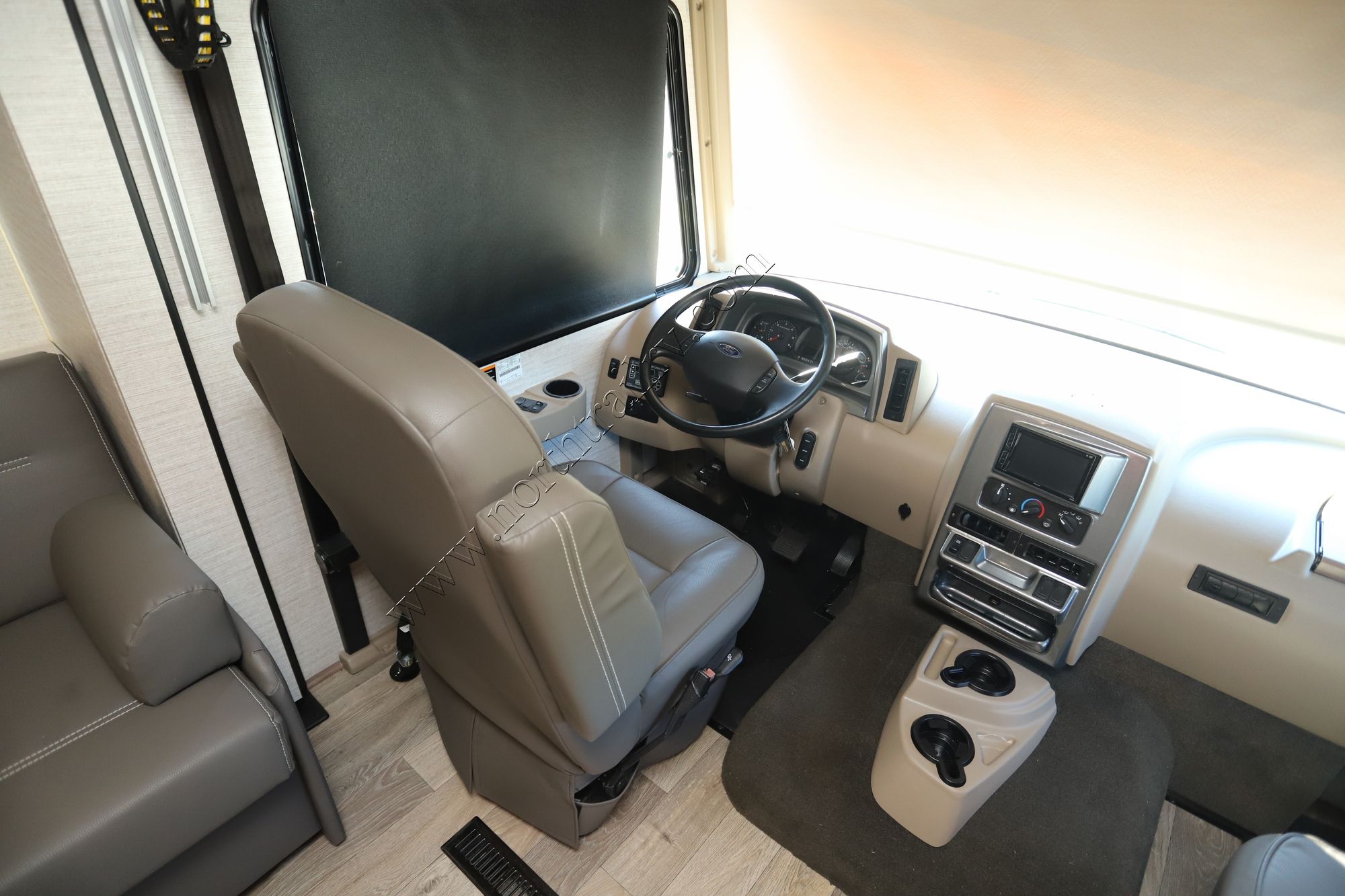 Used 2020 Winnebago Sun Star 29V Class A  For Sale