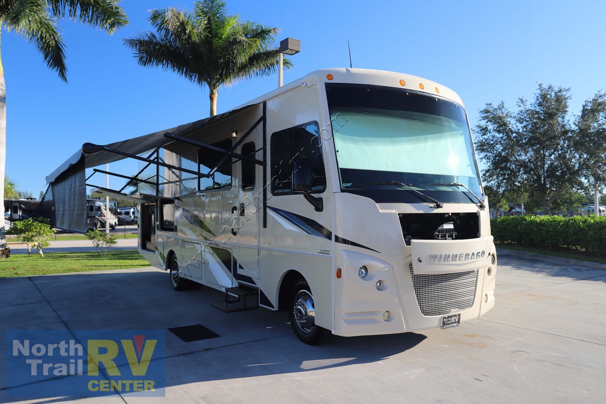 Used 2020 Winnebago Sun Star 29V Class A  For Sale