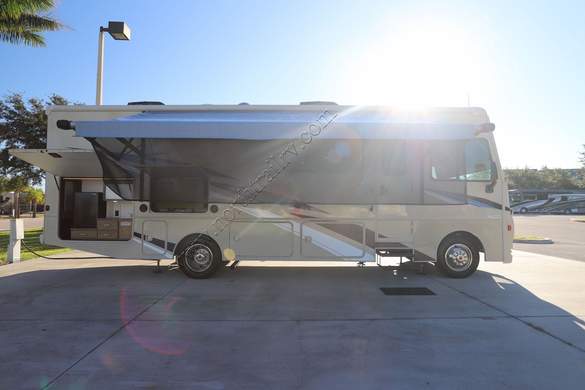 Used 2020 Winnebago Sun Star 29V Class A  For Sale