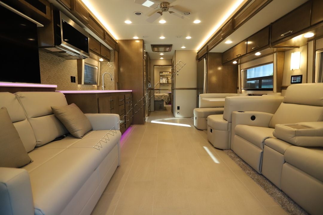 2024 Renegade Rv Classic 45CMR 15601