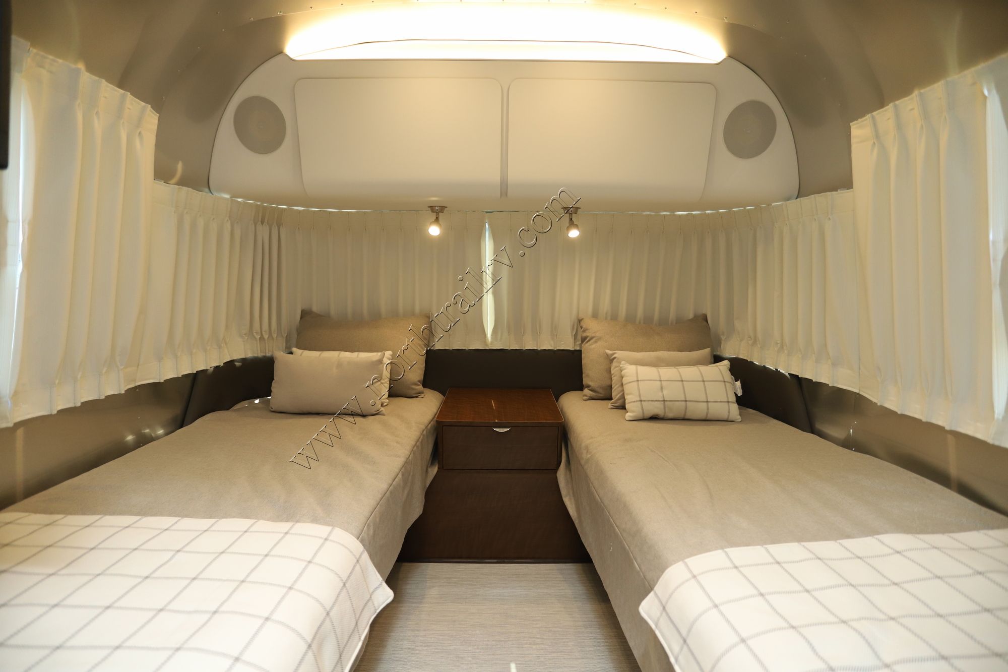 Used 2023 Airstream Globetrotter 27FB TWIN Travel Trailer  For Sale