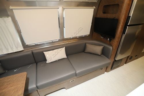 2023 Airstream Globetrotter 27FB TWIN Travel Trailer
