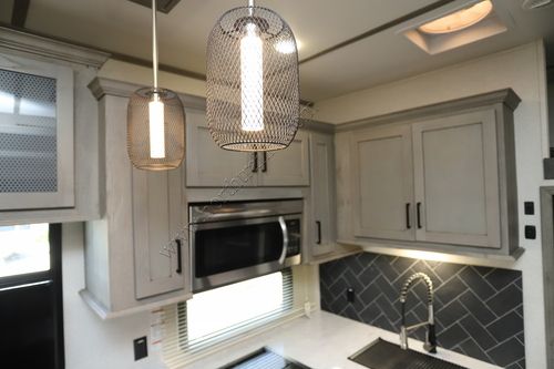 2020 Keystone Raptor 351