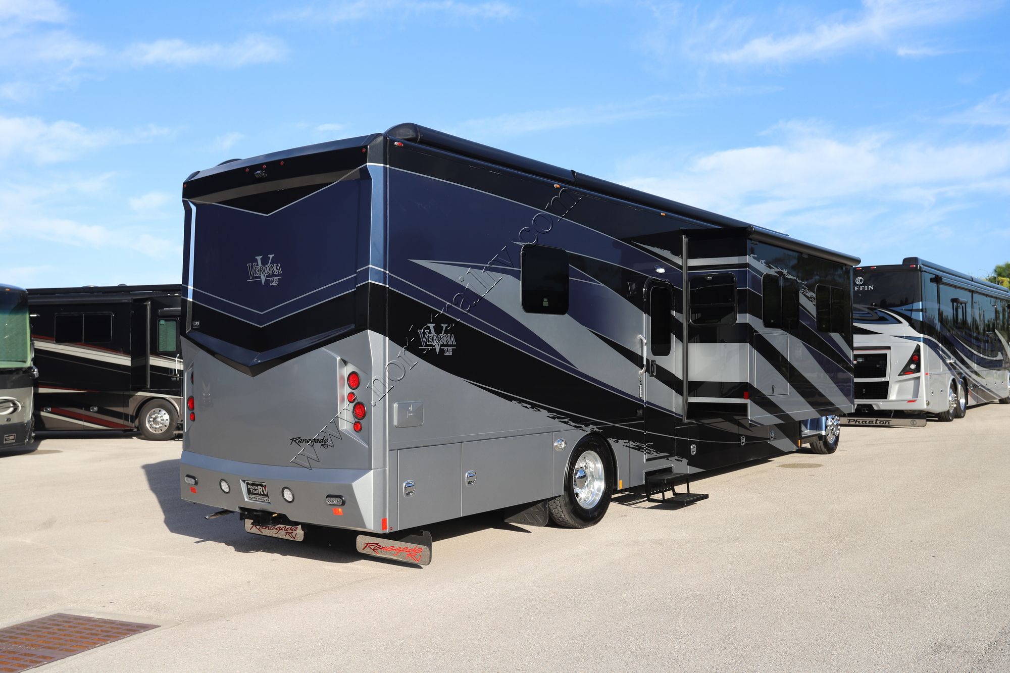 Used 2022 Renegade Rv Verona Le 40LRB Super C  For Sale