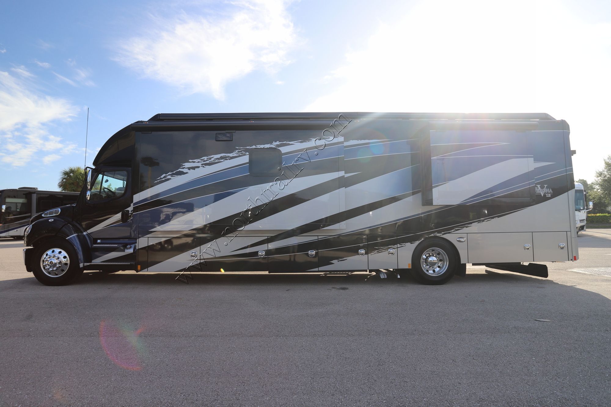 Used 2022 Renegade Rv Verona Le 40LRB Super C  For Sale