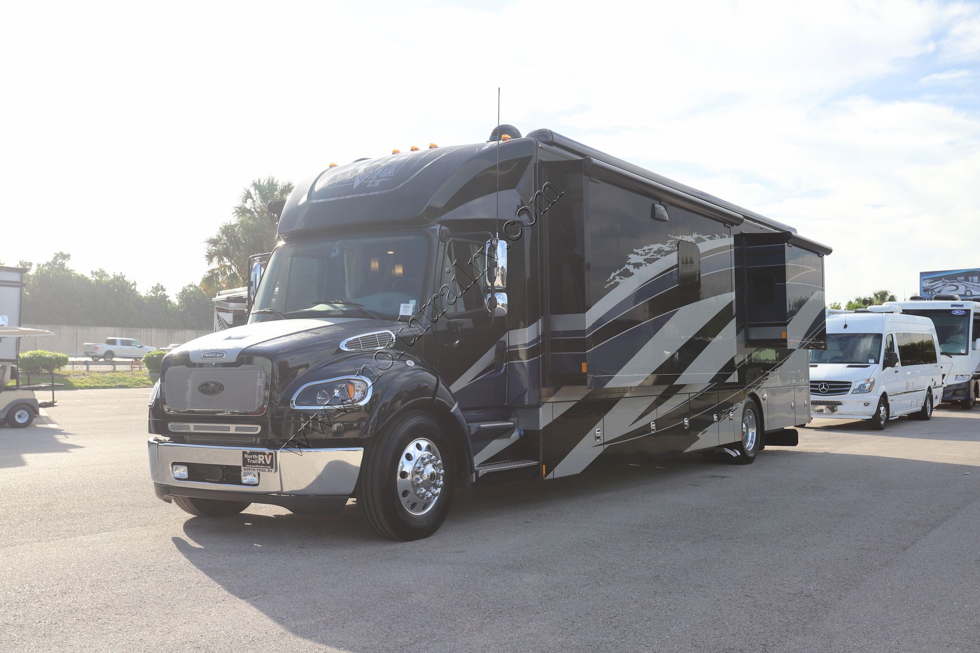 Used 2022 Renegade Rv Verona Le 40LRB Super C  For Sale