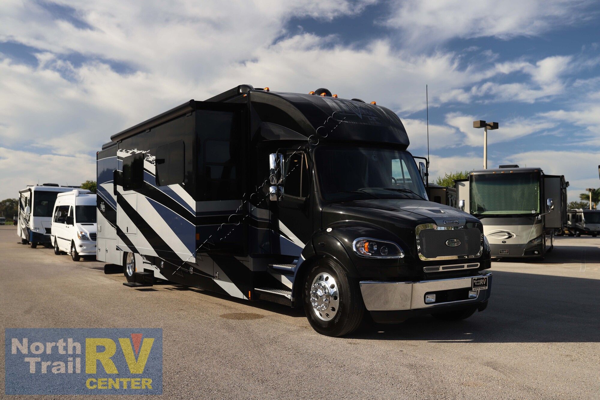 Used 2022 Renegade Rv Verona Le 40LRB Super C  For Sale