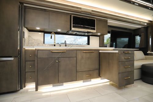 2024 Tiffin Motor Homes Zephyr 45FZ