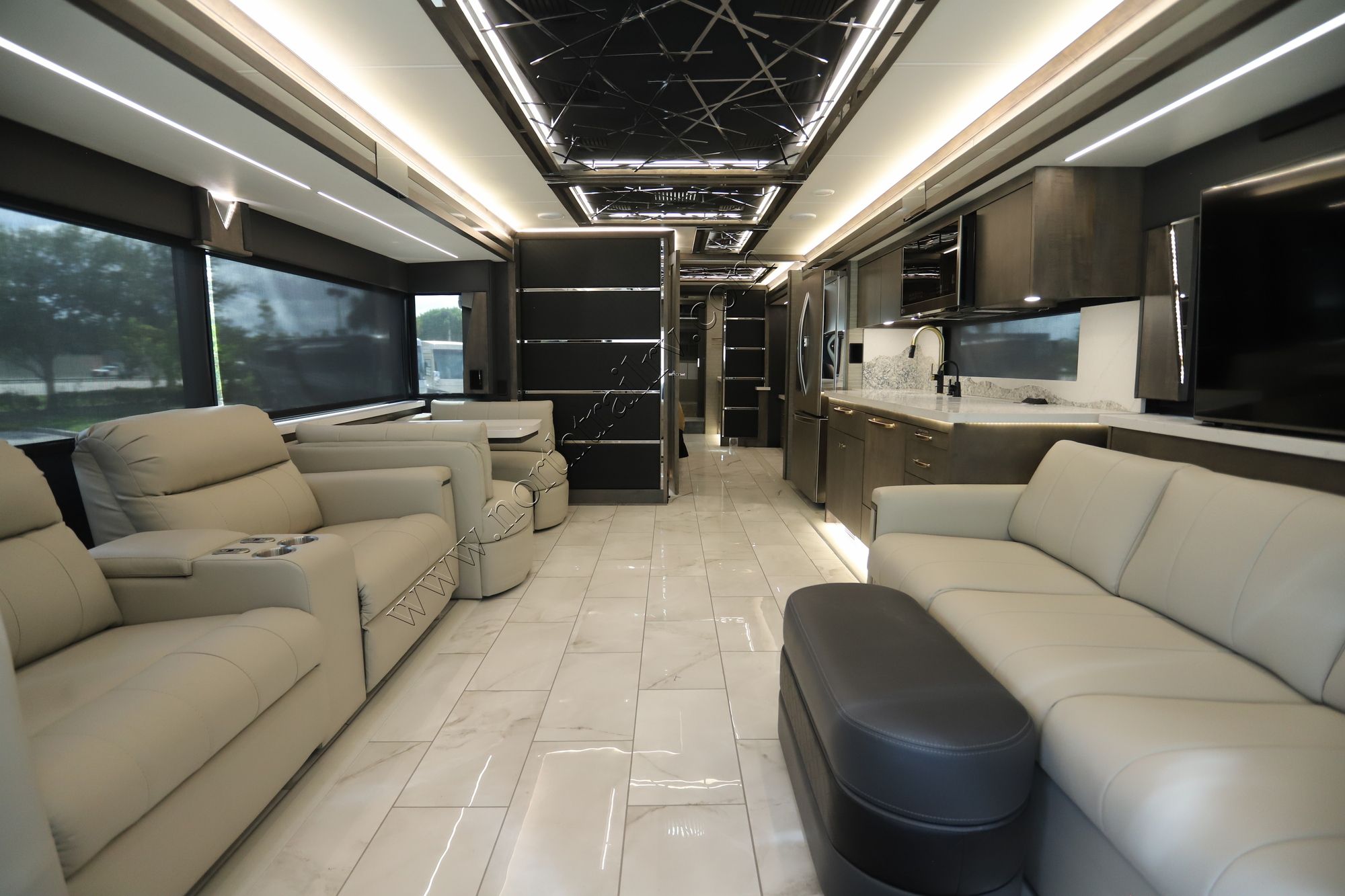 New 2024 Tiffin Motor Homes Zephyr 45FZ Class A  For Sale