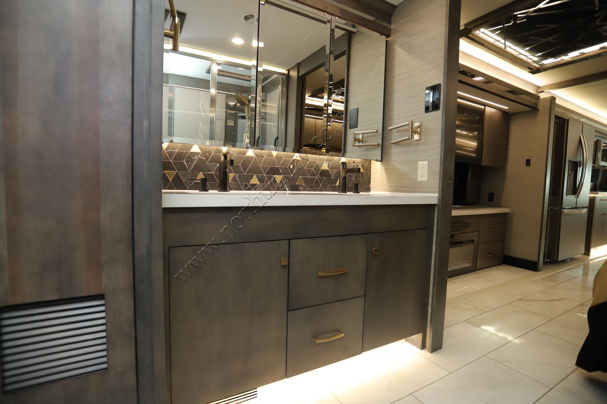 New 2024 Tiffin Motor Homes Zephyr 45FZ Class A  For Sale