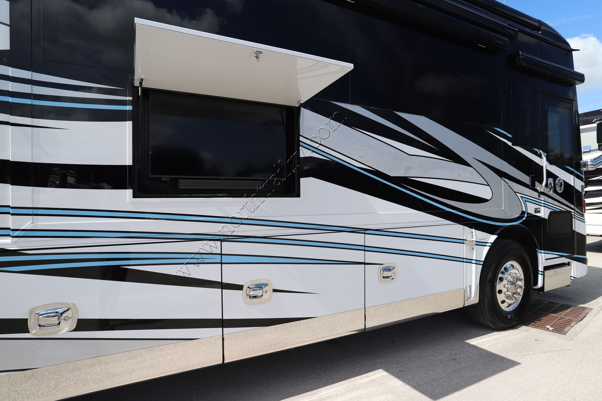 New 2024 Tiffin Motor Homes Zephyr 45FZ Class A  For Sale